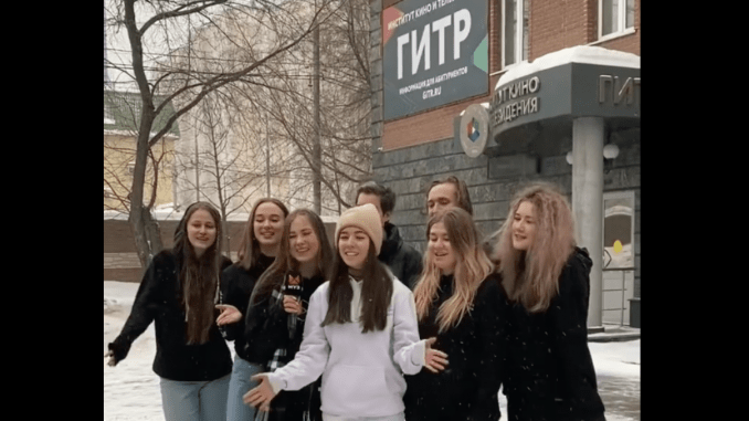 Студенты ГИТРа зачекинились на МУЗ-ТВ